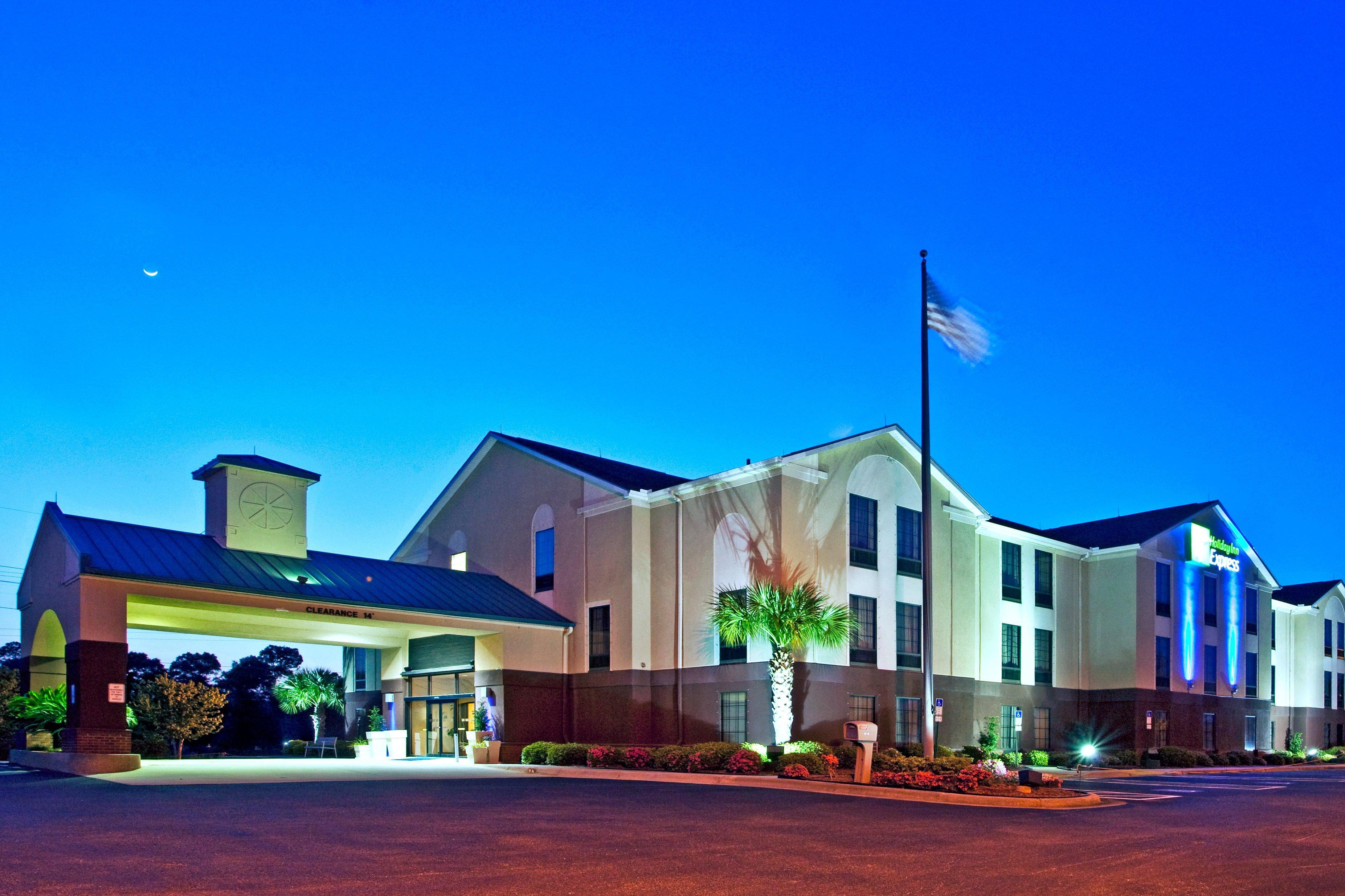 Holiday Inn Express & Suites Milton East I-10 By Ihg Екстериор снимка